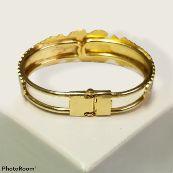 🔥2/$30🔥🎉Rare-Vintage🎉Rose Cuff Bracelet - Picture 5 of 5